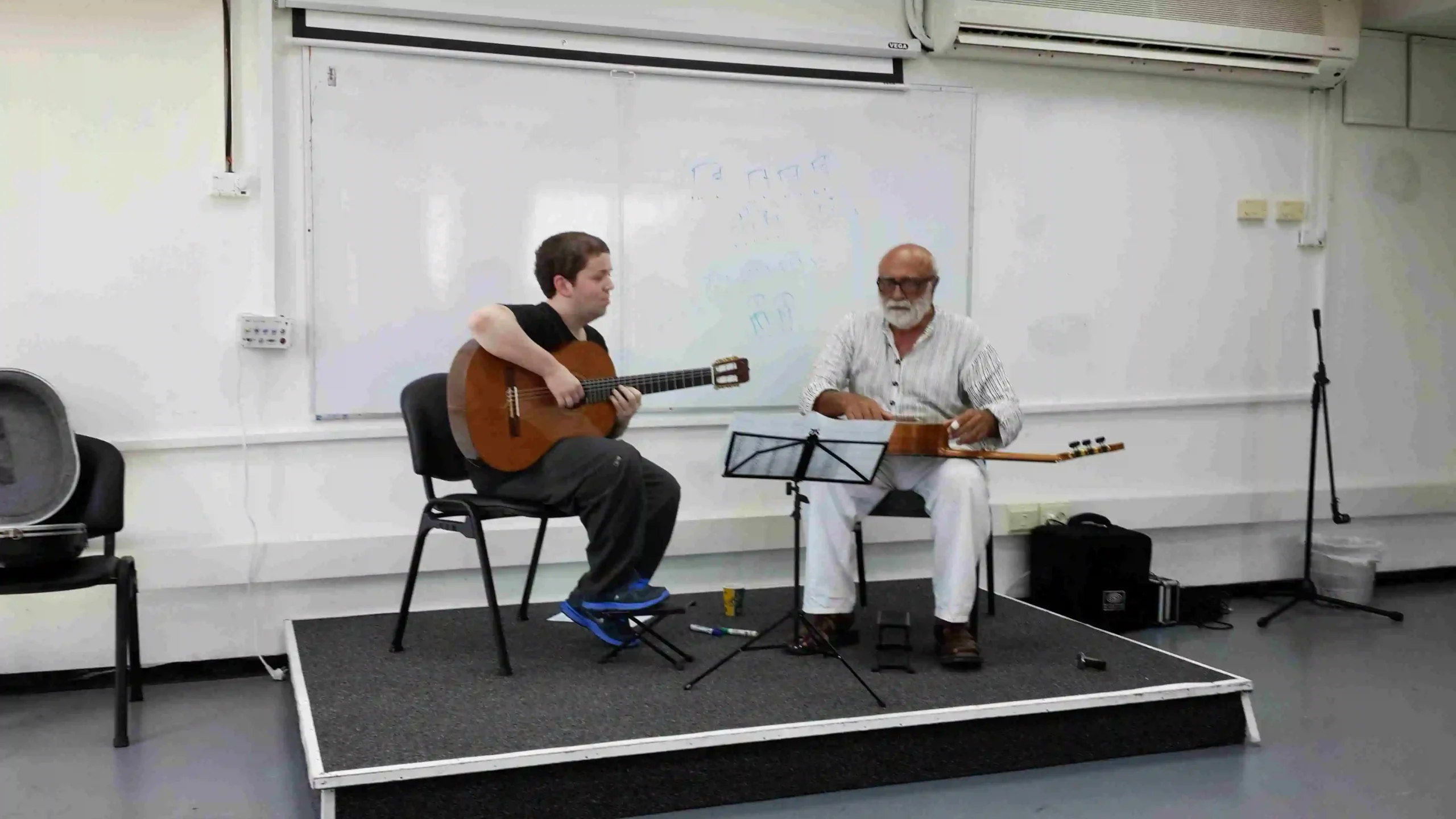 שיעורי גיטרה עם פרופ יוסי ירושלמי